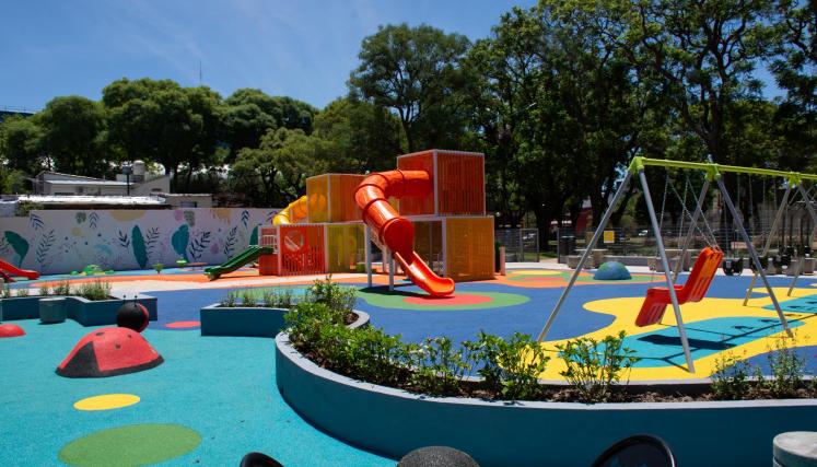 La Ciudad renovó el espacio de juegos de la Plaza Antonio Malaver