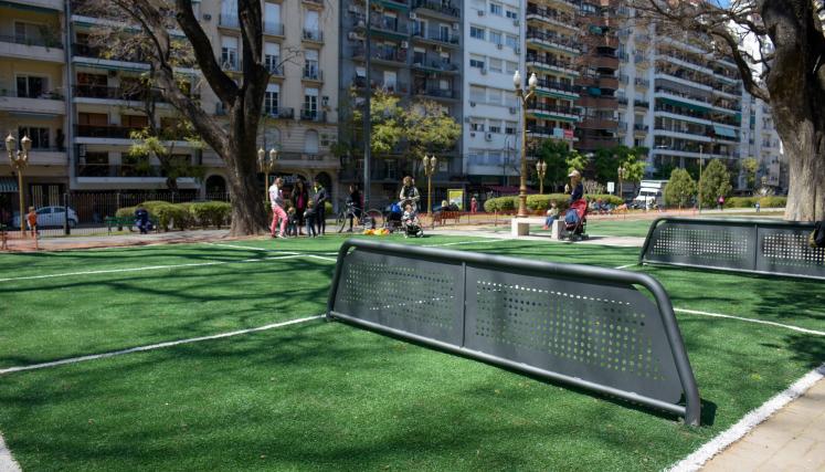 Canchas de fútbol tenis en la Plaza Vicente López y Planes