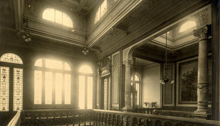 Hall de distribución del primer piso (circa 1920)