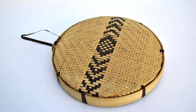 Pieza de cestería, utensilio que se emplea para separar materiales de diferente grosor, como en el caso de la harina del salvado