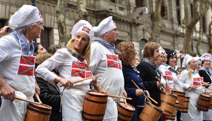Un día de celebración vasca en Buenos Aires: desfile, danzas y exquisita  gastronomía | Buenos Aires Ciudad - Gobierno de la Ciudad Autónoma de  Buenos Aires