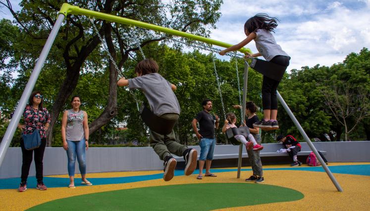 Patio de juegos parque centenario