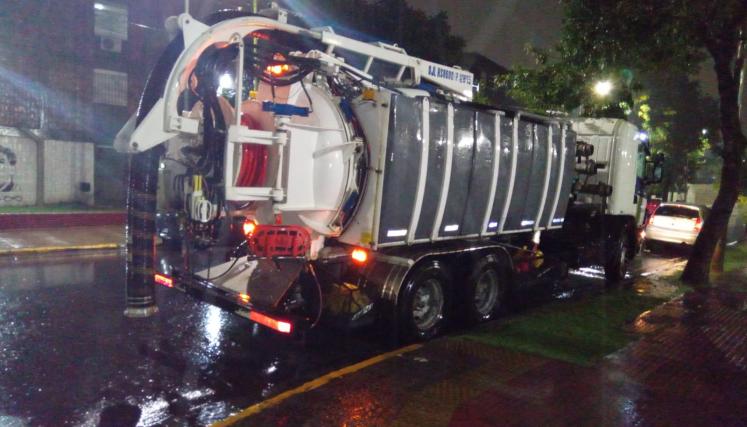 La Ciudad intensifica las tareas de control y desobstrucción de pluviales ante el alerta de fuertes lluvias