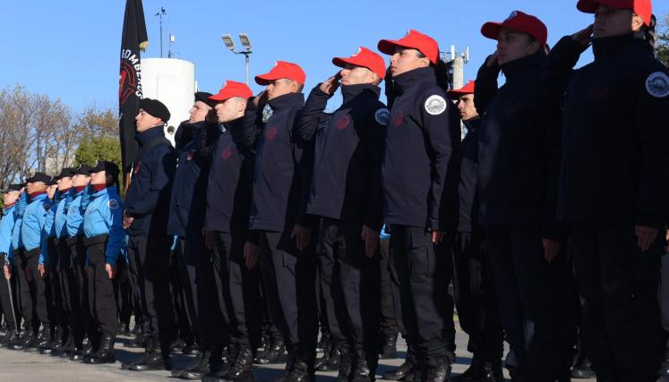 Cadetes de la Policía de la Ciudad y del Cuerpo de Bomberos de la Ciudad durante la ceremonia. 