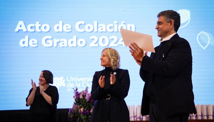 Se graduaron 124 estudiantes de la Universidad de la Ciudad