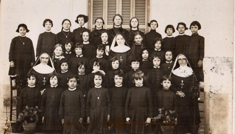 Primeras pupilas del Instituto Espíritu Santo (1924). 
