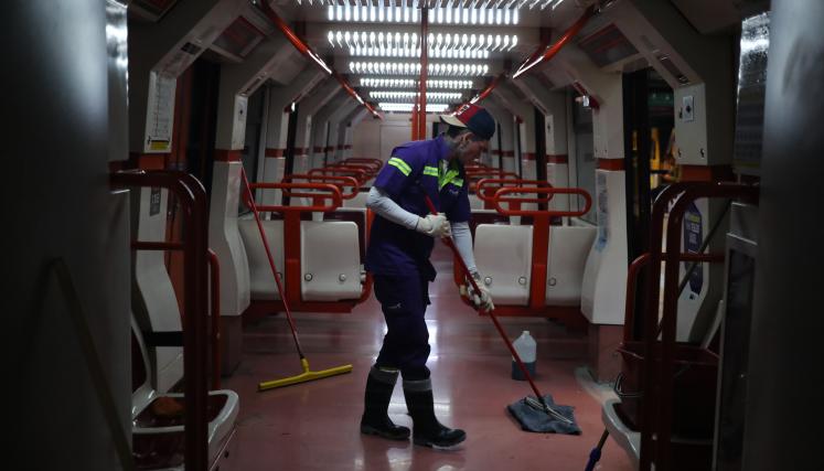 Más de 600 operarios realizan limpieza intensiva en todas las líneas de subte. 