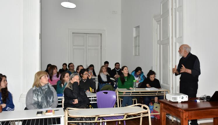 Jorge Fiorentino dando una charla de arbolado urbano y la biodiversidad