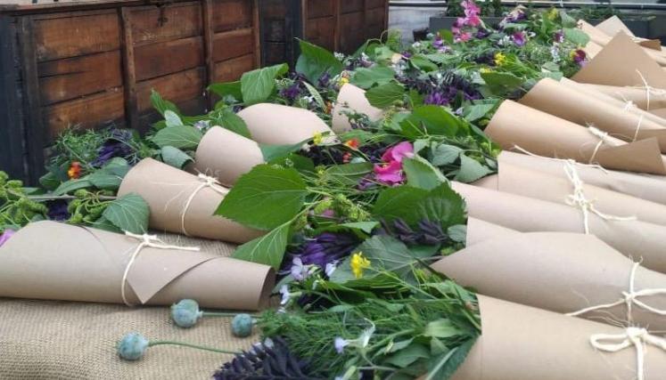 Entrega de flores en Luna de Enfrente