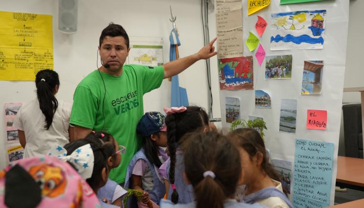 Escuelas por el riachuelo