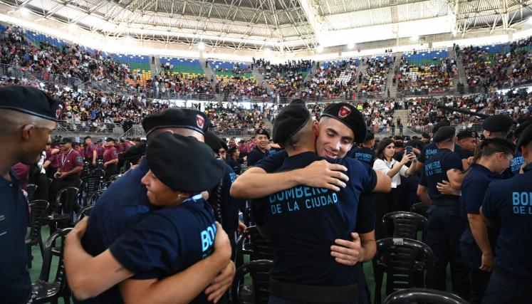 La Ciudad suma 1.000 nuevos policías y bomberos