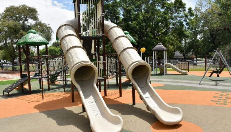 Plaza Granada, patio de juegos
