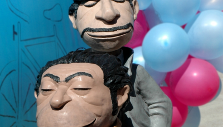 Esculturas de los personajes con globos