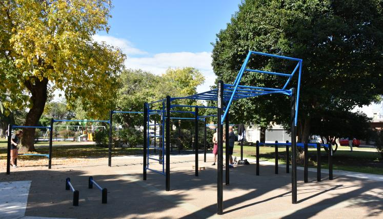 Calistenia en Plaza Onésimo Leguizamón