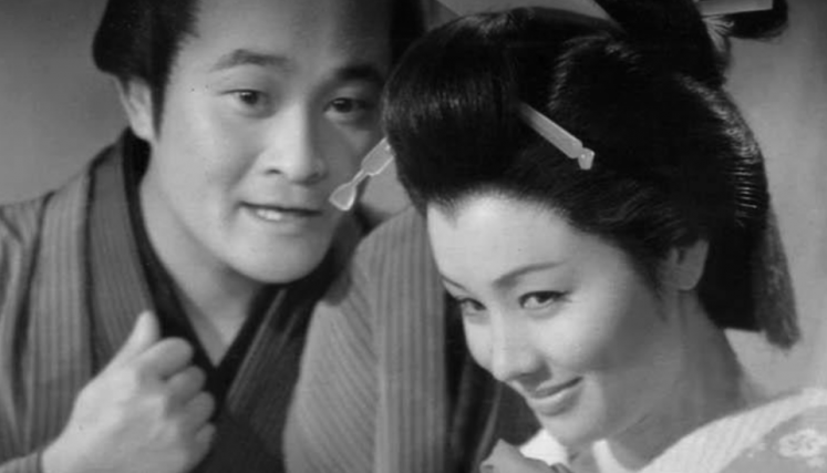 Hombre y mujer asiáticos