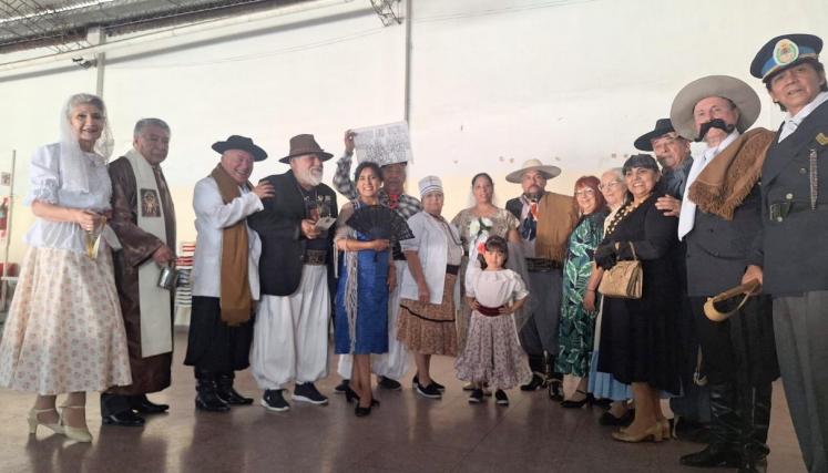 Grupo de personas disfrazadas