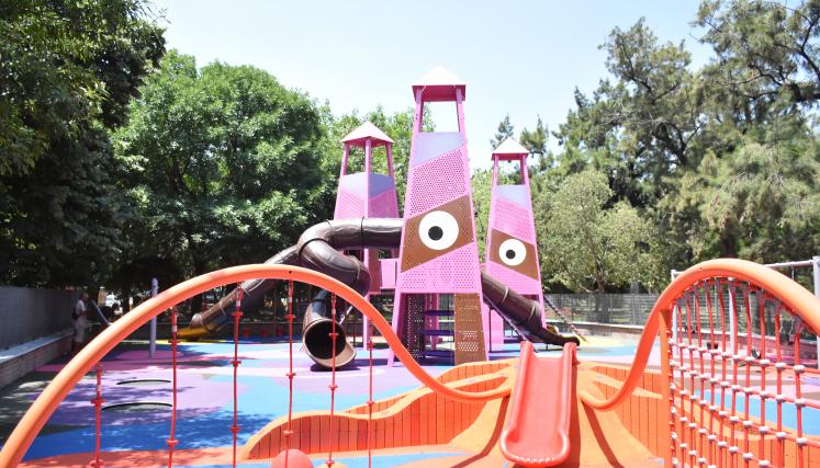 Patio de juegos en Parque Saavedra