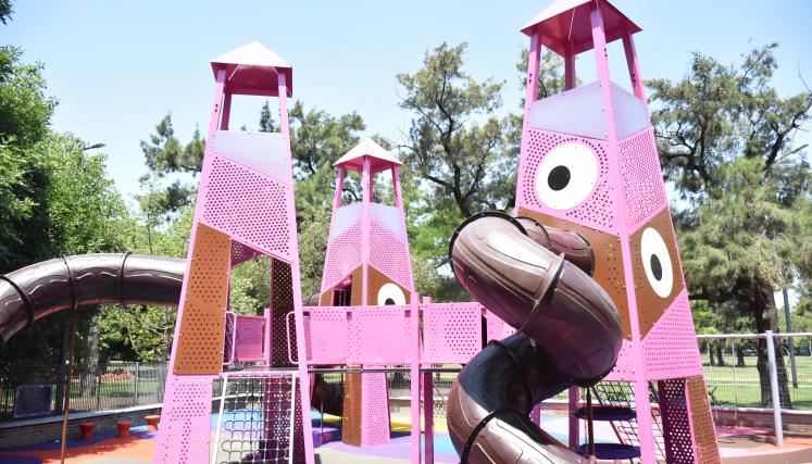 Patio de juegos en Parque Saavedra