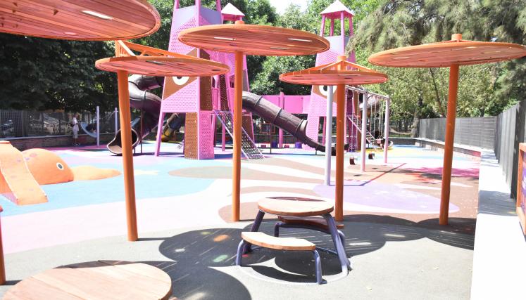 Patio de juegos en Parque Saavedra