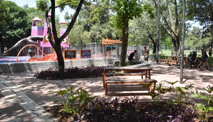 Patio de juegos en Parque Saavedra