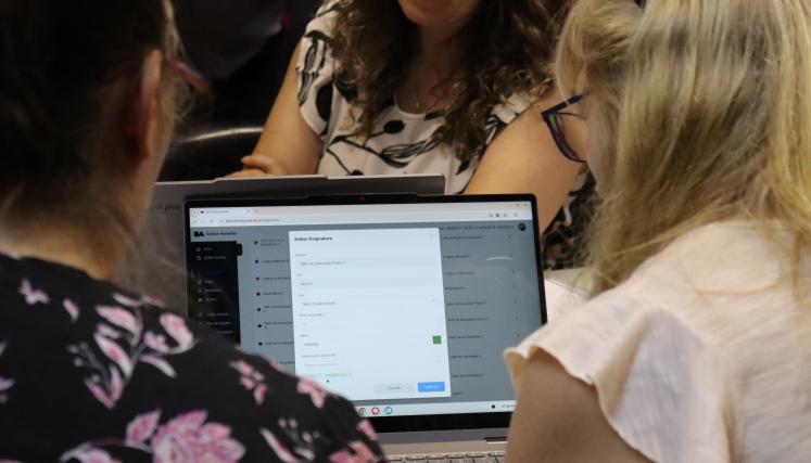 Grillas horarias con IA