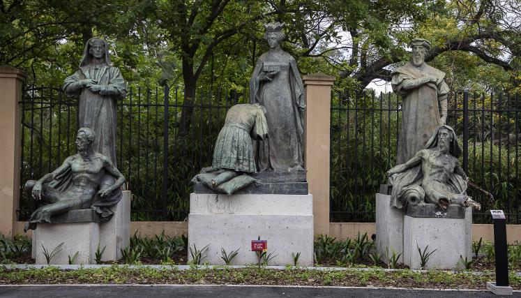 PIEZAS DEL MONUMENTO A ESPAÑA.jpg