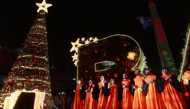 La Ciudad celebró frente al Obelisco el espíritu de la Navidad
