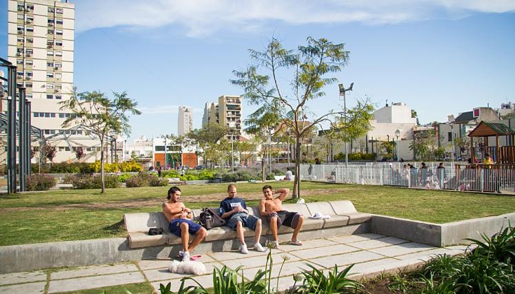 La plaza Mariano Boedo, inaugurada en el año 2011, constituye el primer espacio verde del barrio. Fotos: Estrella Herrera.