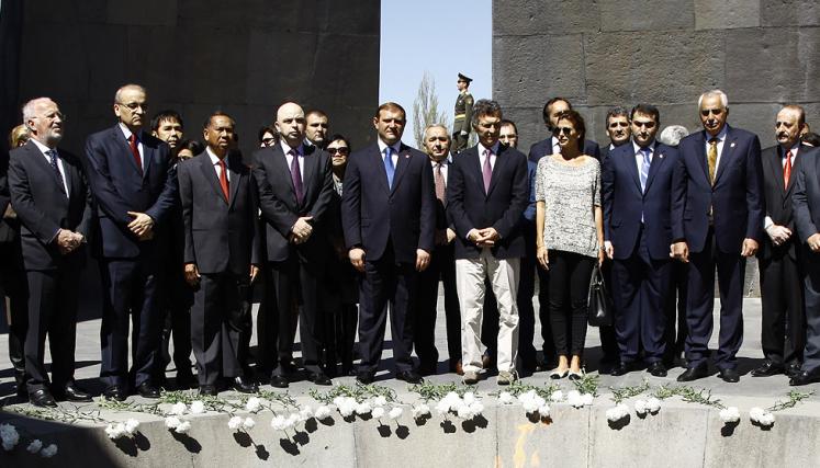 Visitó el Complejo Monumental  de la Gran Tragedia y el Museo del Genocidio