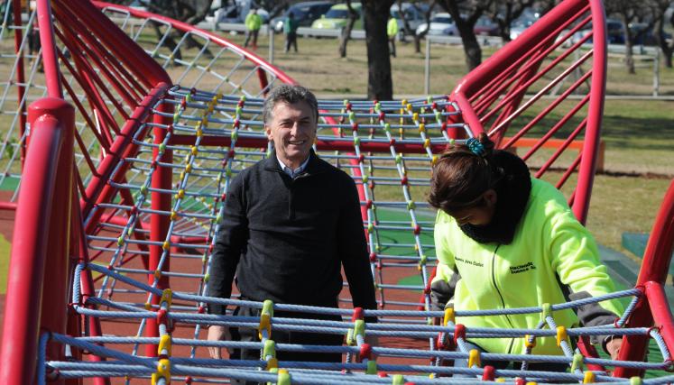 El jefe de Gobierno de la Ciudad de Buenos Aires, Mauricio Macri, inauguró un patio de juegos en el Parque Indoamericano. Foto: Sandra Hernandez-gv y Marcelo Baiardi/GCBA.