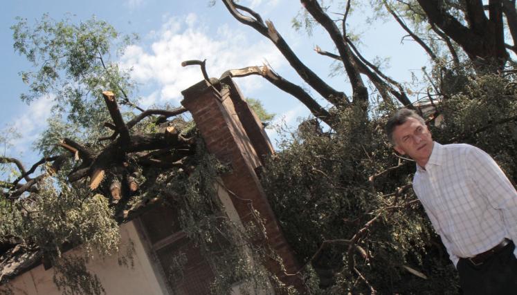 El Jefe de Gobierno porteño, Mauricio Macri, recorre zonas afectadas por el temporal