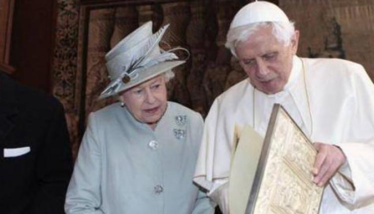 El último encuentro entre un Papa y la reina Isabel se produjo el 16 de septiembre de 2010, en el palacio real de Holyroodhouse, en Escocia. Foto: News.va Español