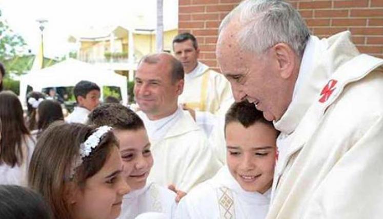 El Papa, siempre cerca de los fieles. Foto: Newsva.Español