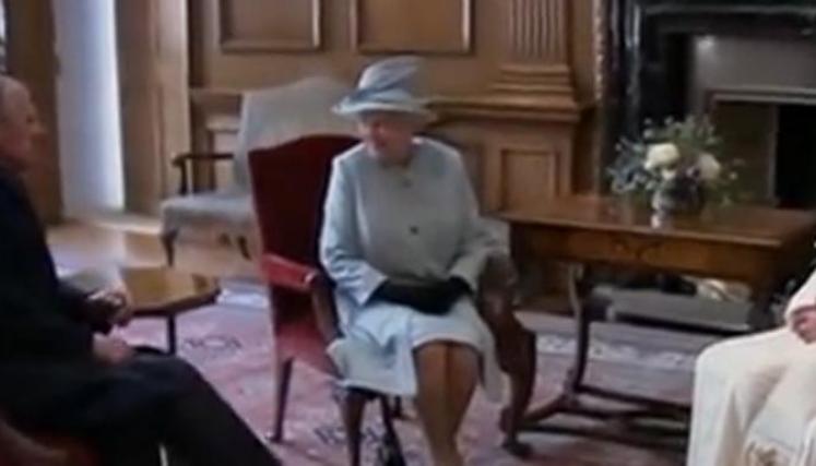 El último encuentro entre un Papa y la reina Isabel se produjo el 16 de septiembre de 2010, en el palacio real de Holyroodhouse, en Escocia. Foto: Captura de TV