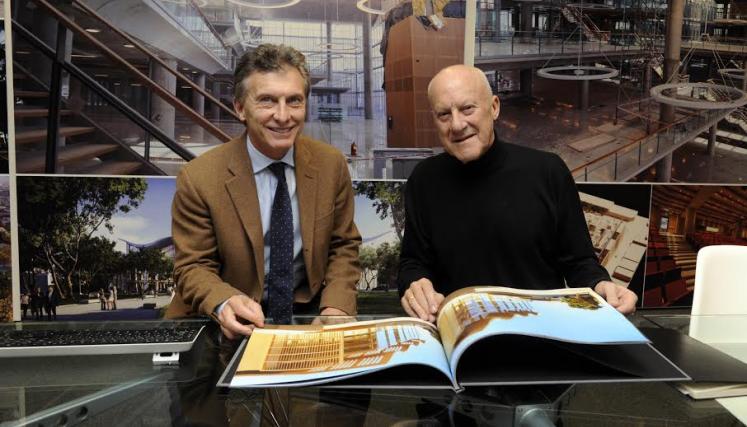 El jefe de Gobierno porteño, Mauricio Macri, se reunió en Londres con el prestigioso arquitecto Norman Foster, cuyo estudio diseñó el edificio que albergará al Gobierno de la Ciudad en 2015.  Fotos: GCBA