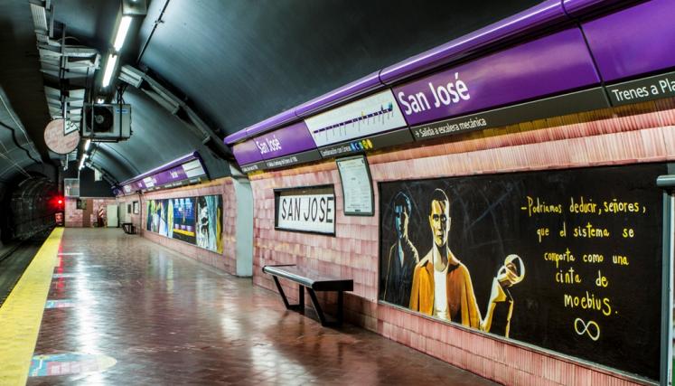 Un homenaje a la película Moebius en la estación San José. Foto: SBASE