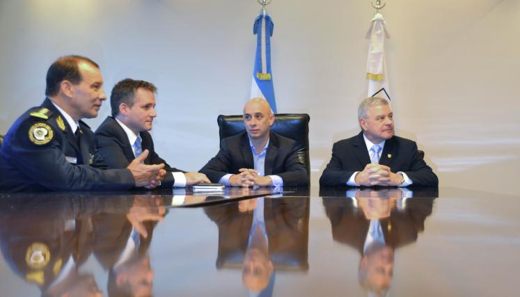Ocampo junto al Jefe de Policía Metropolitana, Horacio Giménez, D´Alessandro y Calviño.