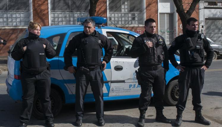 Efectivos de la Comisaría 48 de la Policía de la Ciudad participaron del operativo.