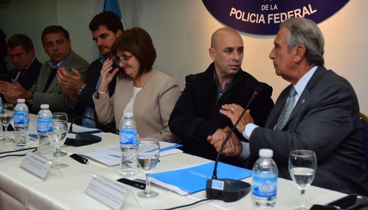 Martín Ocampo junto al titular de la Caja de Retiros, Jubilaciones y Pensiones de la Policía Federal, Nicolás Franchini.