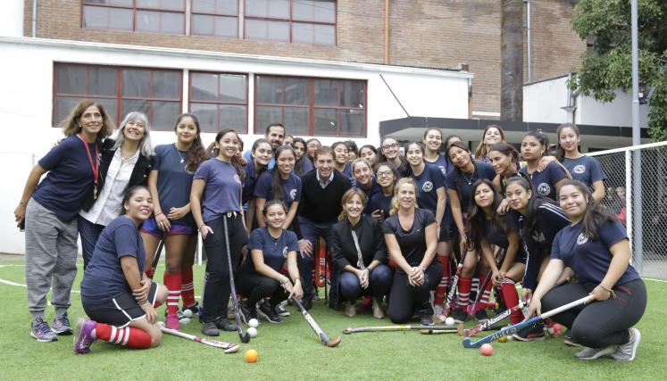 Inauguración de la primera cancha de hockey en una escuela pública de la Ciudad