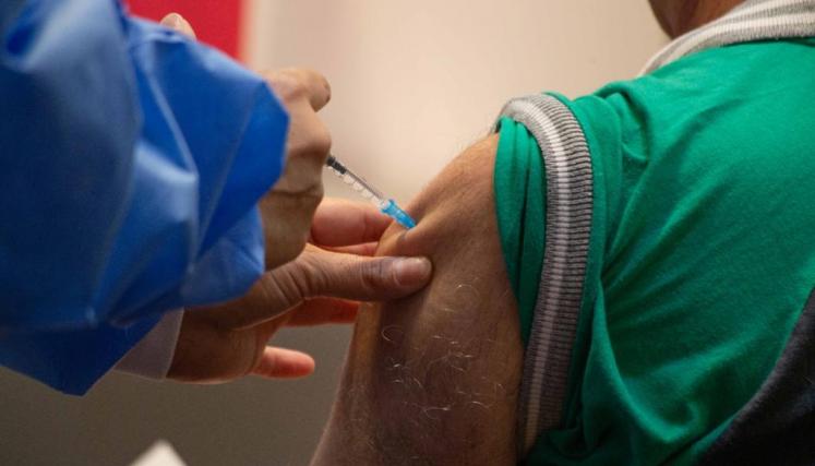Covid: la Ciudad comenzó hoy a vacunar a adultos mayores de entre 60 y 64 años. Foto GCBA