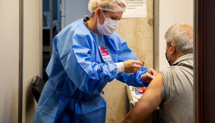 En la Ciudad 20.990 personas recibieron la vacuna contra el Covid-19 en las últimas 24 horas. Foto GCBA