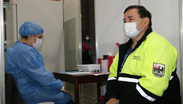 Personal de Emergencias de la Ciudad, mayor de 50 años, recibió la primera dosis de la vacuna contra el COVID-19.