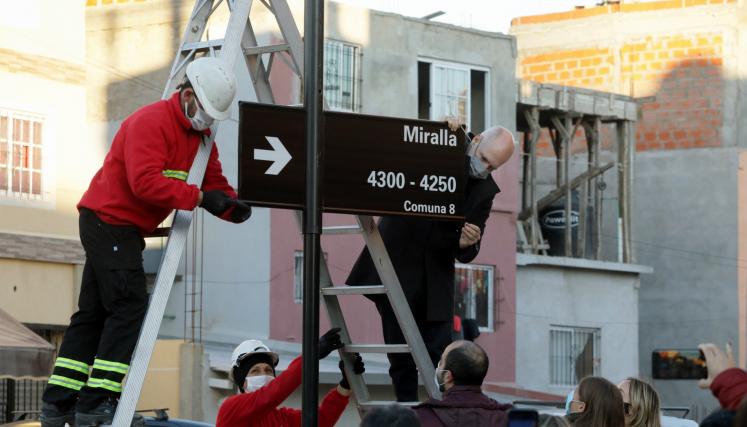 Rodríguez Larreta recorrió el Barrio Papa Francisco, donde se comenzaron a colocar los primeros nomencladores de calles