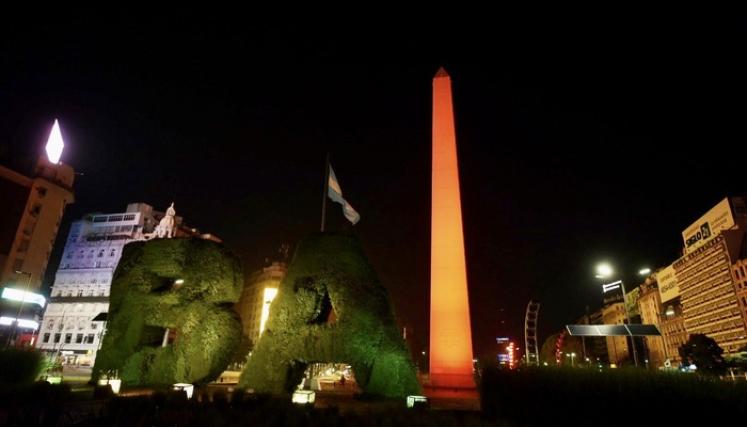 El Obelisco iluminado por los 70 años de Charly García