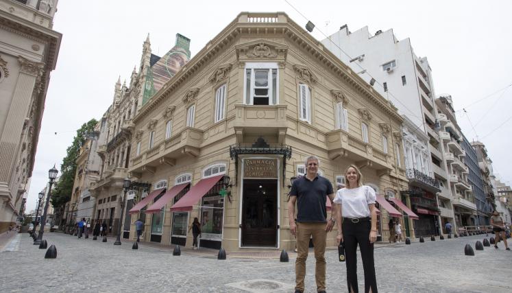 La Ciudad puso en valor la fachada de la Farmacia “De la Estrella”, la más antigua de Buenos Aires con 187 años