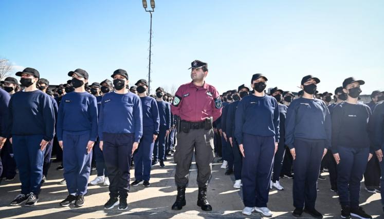 D’Alessandro le dio la bienvenida a los cadetes de la décima promoción de la Policía de la Ciudad.
