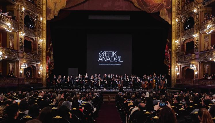La obra de Refik Anadol se presentó en el Teatro Colón. Foto de artbag  